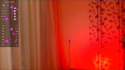 blonde_lovely public webcam profile photo 5