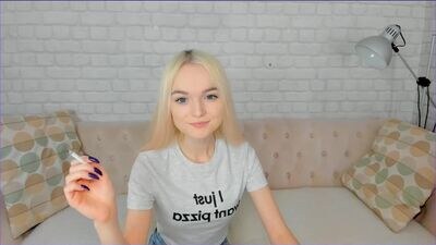blondydolly public webcam profile photo 3