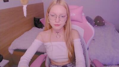 blush_alert public webcam profile photo 8