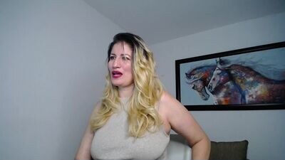 brandi_hert public webcam profile photo 2