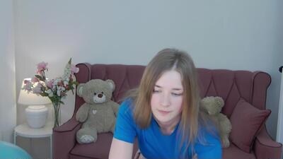 bree_sky public webcam profile photo 3