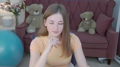bree_sky public webcam profile photo 7