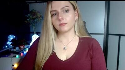 britneyglow public webcam profile photo 8