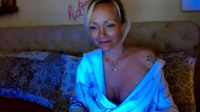 brittneychats81 public webcam profile photo 4