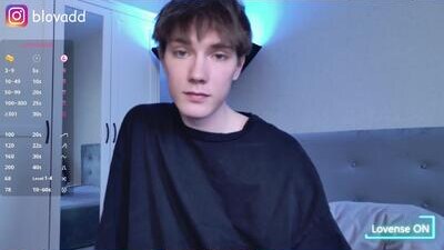 callmenineoneseven public webcam profile photo 5