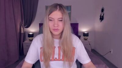cameliamiles public webcam profile photo 4