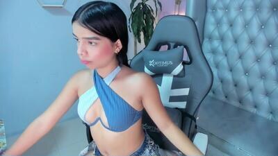 camila_l02 public webcam profile photo 4