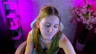 carolinedesire public webcam profile photo 3