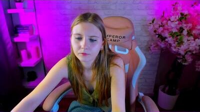 carolinedesire public webcam profile photo 6