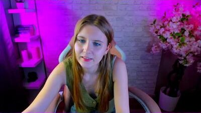 carolinedesire public webcam profile photo 10