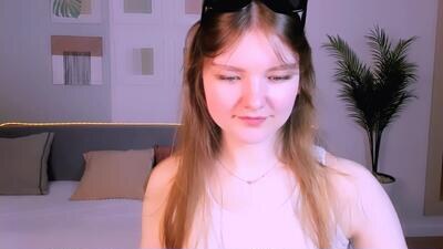 charminglookeva public webcam profile photo 4