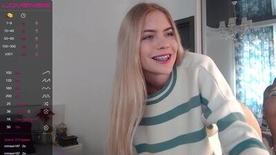 chloe_moor public webcam profile photo 4