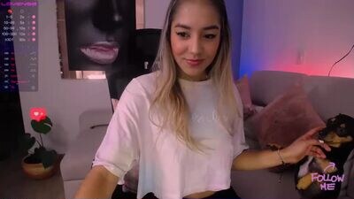 chloerossi public webcam profile photo 2