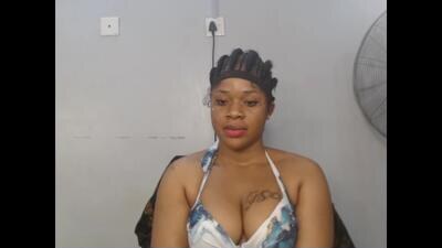 chocox_petitqueen public webcam profile photo 3