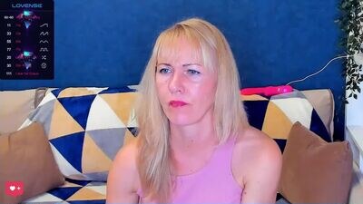 christine_35 public webcam profile photo 7