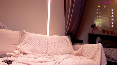 come_in_bed public webcam profile photo 8