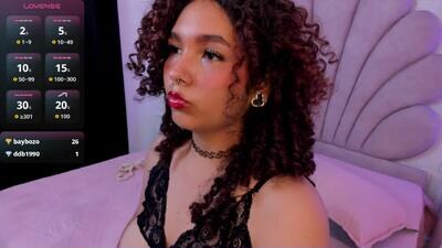 coralinered public webcam profile photo 2