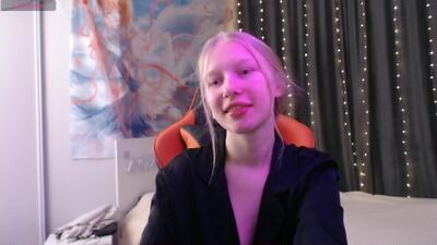 crystalyss public webcam profile photo 3