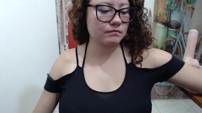 curly_greeneyed public webcam profile photo 4