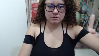 curly_greeneyed public webcam profile photo 5