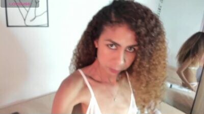 curly_milff public webcam profile photo 3