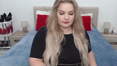 curvyanna13 public webcam profile photo 2