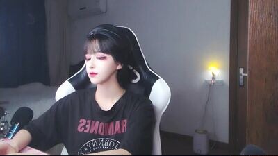 cute_dami public webcam profile photo 2