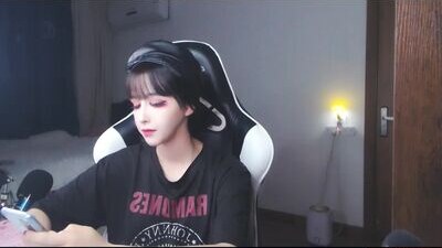cute_dami public webcam profile photo 5