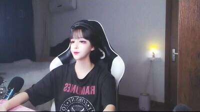 cute_dami public webcam profile photo 6
