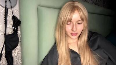 cutieblondyy public webcam profile photo 4