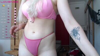 deewhitee public webcam profile photo 2