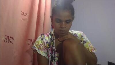 delphineee public webcam profile photo 2