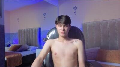 derek_sinn public webcam profile photo 10