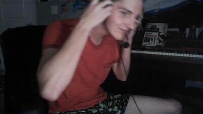 derekdings public webcam profile photo 6