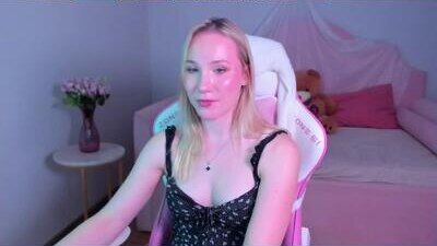 elaravoltage public webcam profile photo 10