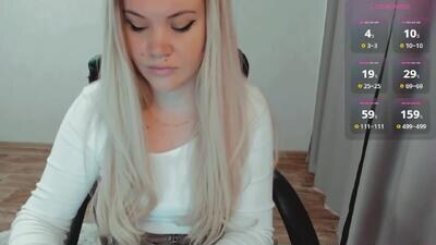 elia_ public webcam profile photo 2