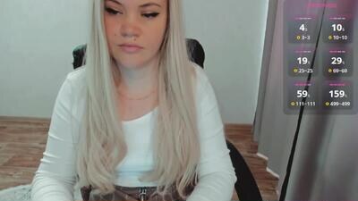 elia_ public webcam profile photo 3