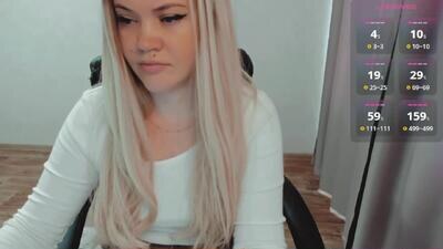 elia_ public webcam profile photo 4