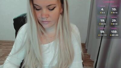 elia_ public webcam profile photo 8