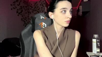 elinorashfield public webcam profile photo 2