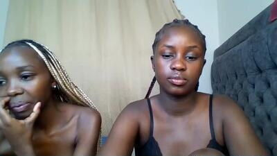 ella8_ public webcam profile photo 3