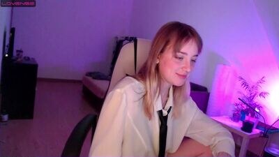 elly_rise public webcam profile photo 3