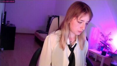 elly_rise public webcam profile photo 7