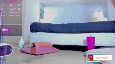 ema_saenz_ public webcam profile photo 5