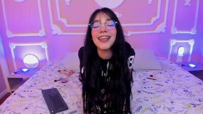 emalittle public webcam profile photo 5