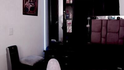 emearld_black public webcam profile photo 4