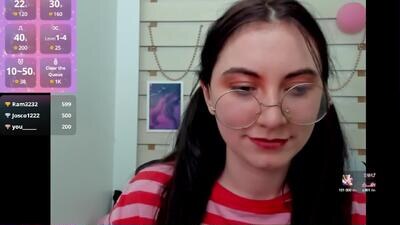 emilia_clark_ public webcam profile photo 3
