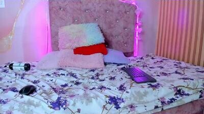 emily_velvet_ public webcam profile photo 5