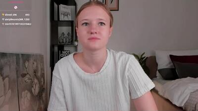 emilyhewell public webcam profile photo 2