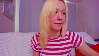emilytrase public webcam profile photo 8